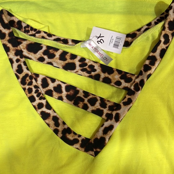 Watermelon. 3XLarge on tag, but fits more like 2X. 95% polyester and 5% spandex - Picture 3 of 3